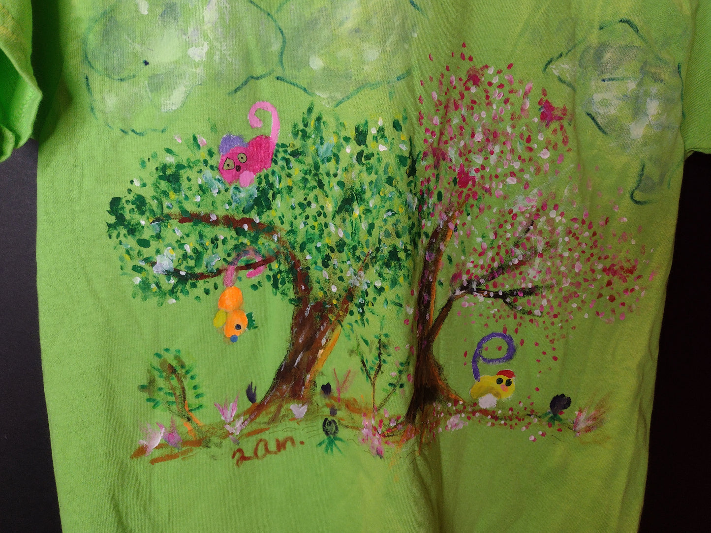 Short sleeve t-shirt size Youth Medium Gralockamay in a forest