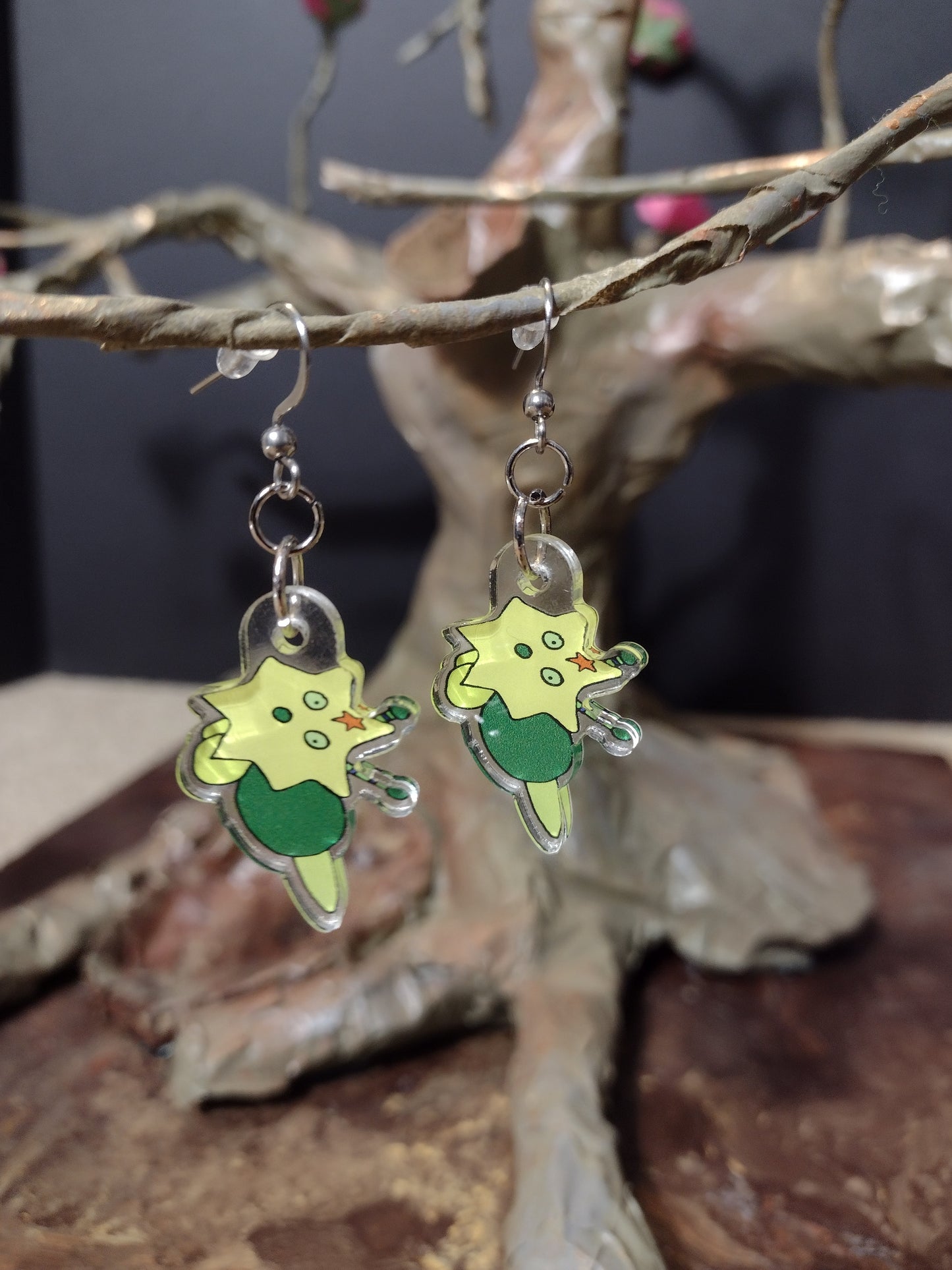 Front side of the Green Larcunight earrings showing the designee.